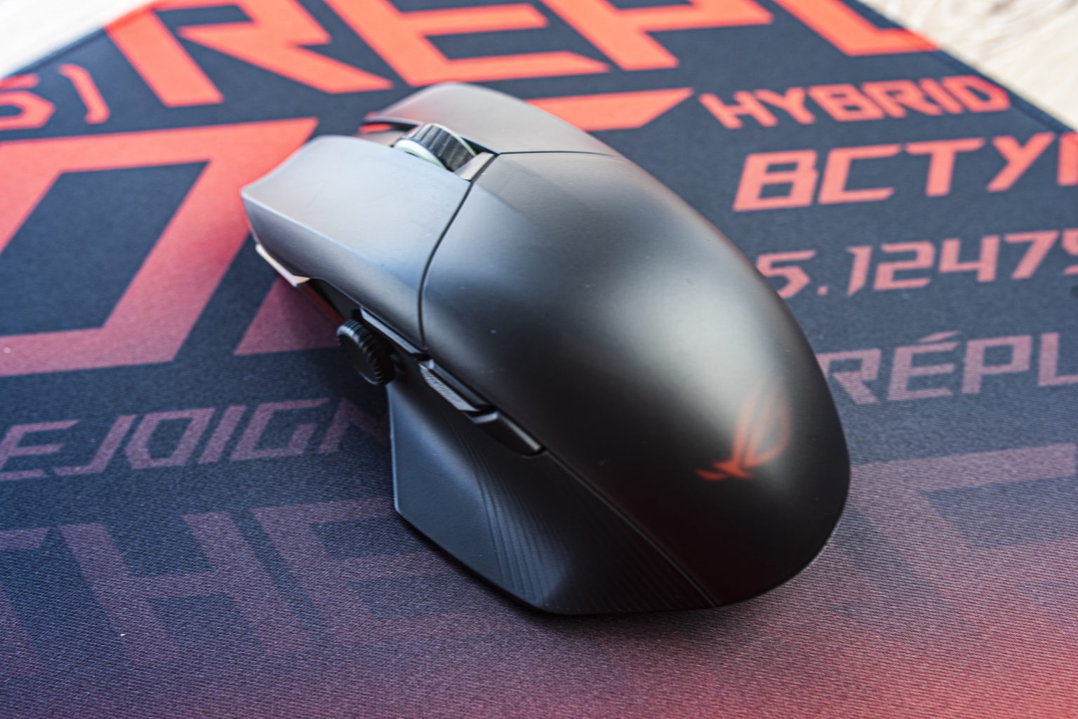 Trên tay ROG Chakram X – chuột Gaming dành cho game thủ hardcore với đủ đồ chơi và cả Joystick