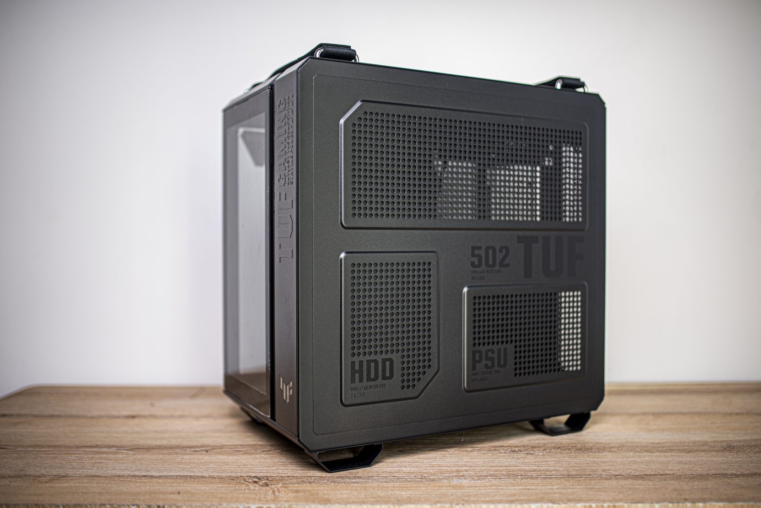 Trên tay Case TUF GT502 – thoải mái build PC mà không sợ thiếu chỗ