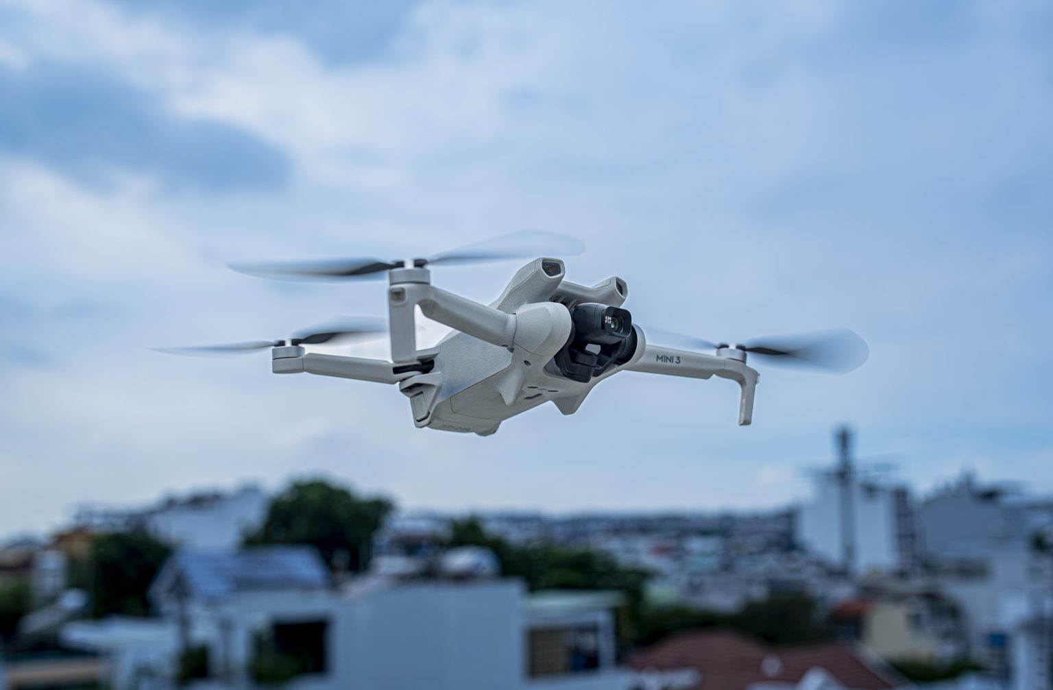 Trên tay DJI Mini 3 – Flycam dành cho người mới bắt đầu và cả content creator