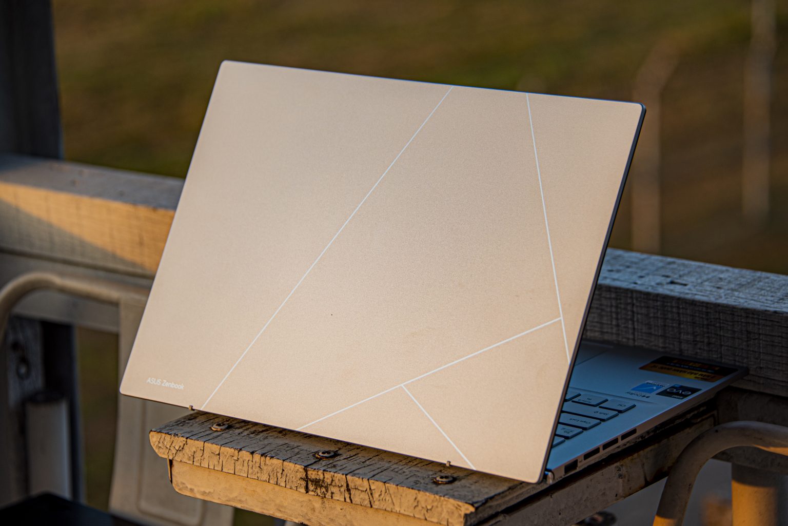 Trên tay ASUS Zenbook 14 OLED (UX3402V) – ultrabook doanh nhân mỏng, nhẹ, sang trọng ASUS Zenbook 14 OLED