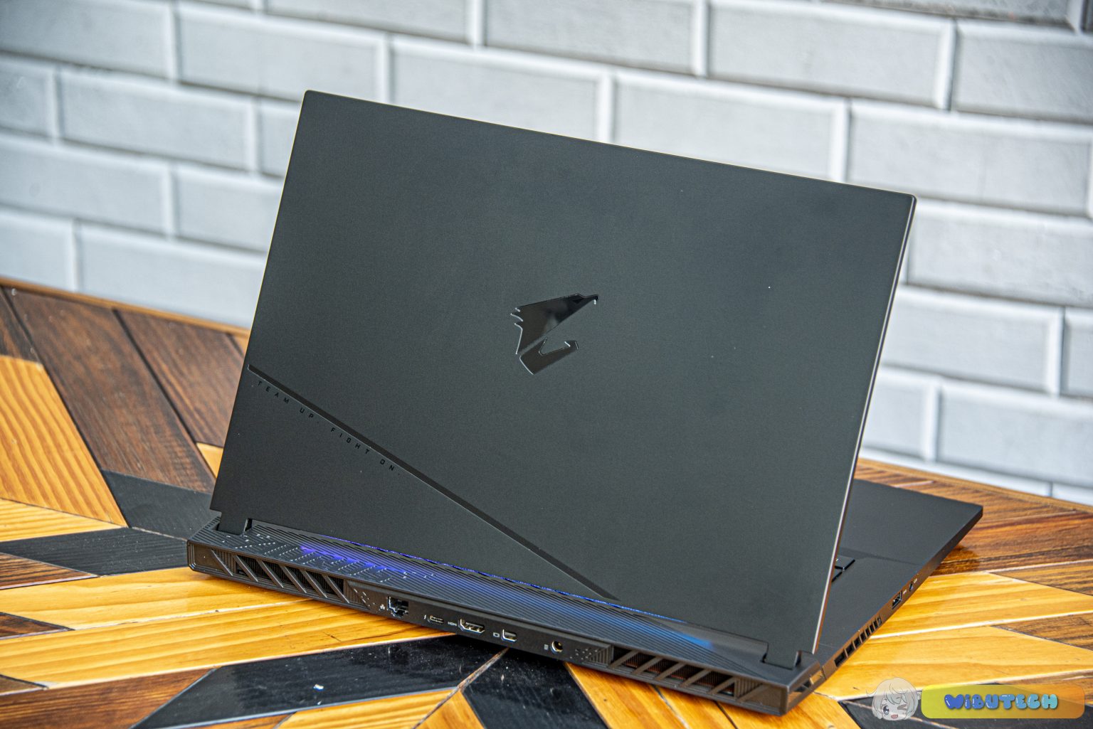 review Gigabyte AORUS 15 – laptop gaming cao cấp của nhà Gigabyte cũng rất xịn xò