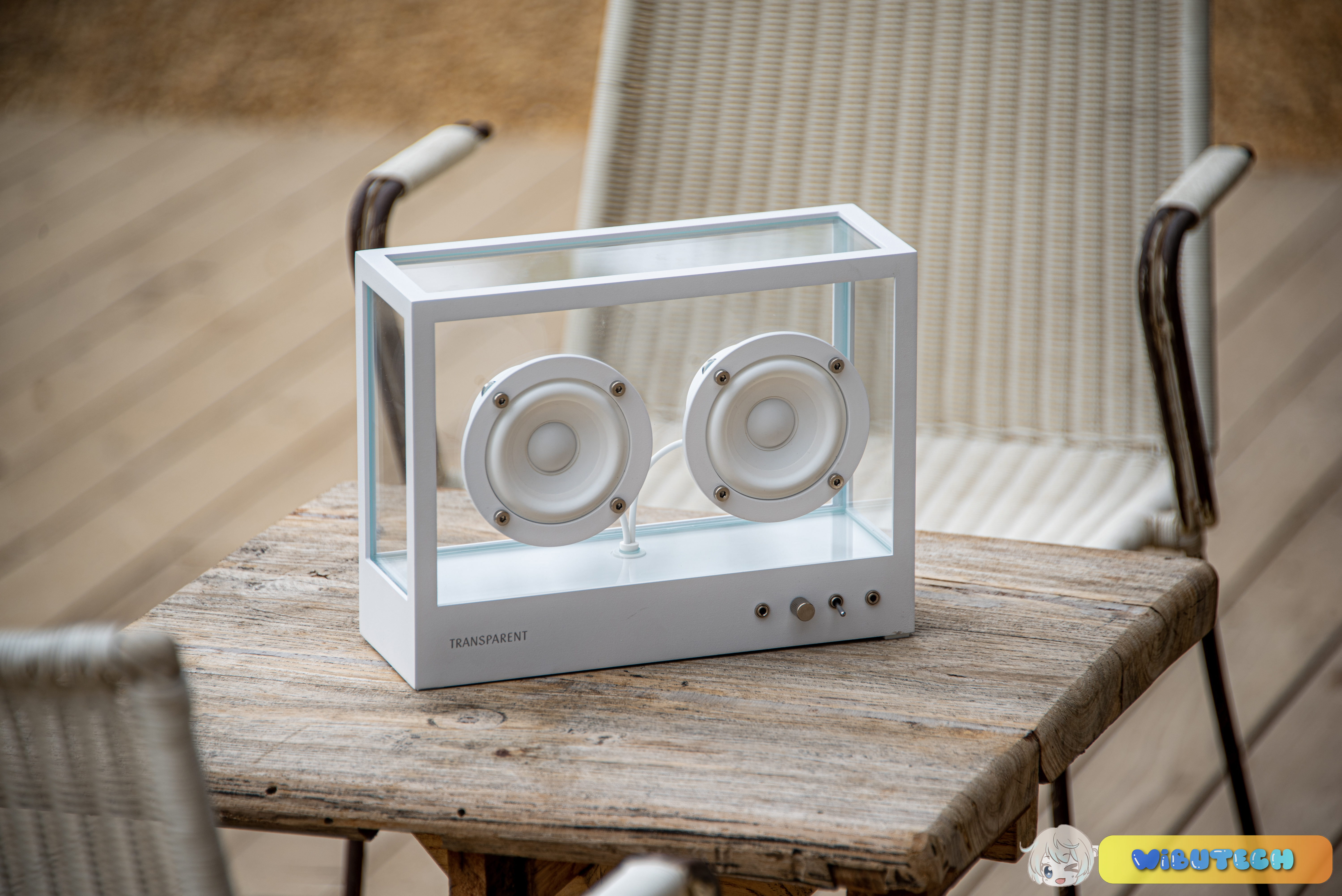 Trên tay Transparent Small Speaker