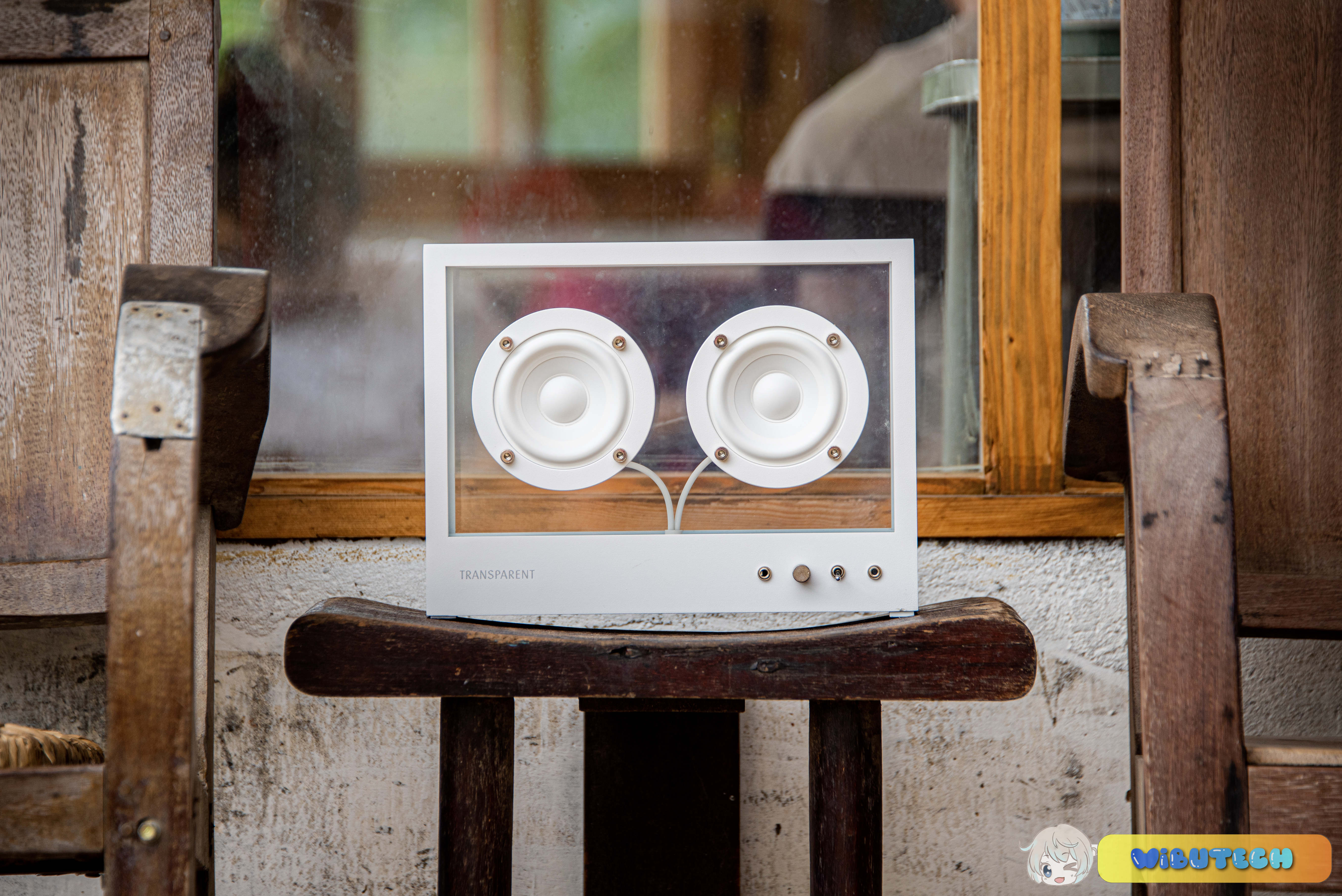 Trên tay Transparent Small Speaker