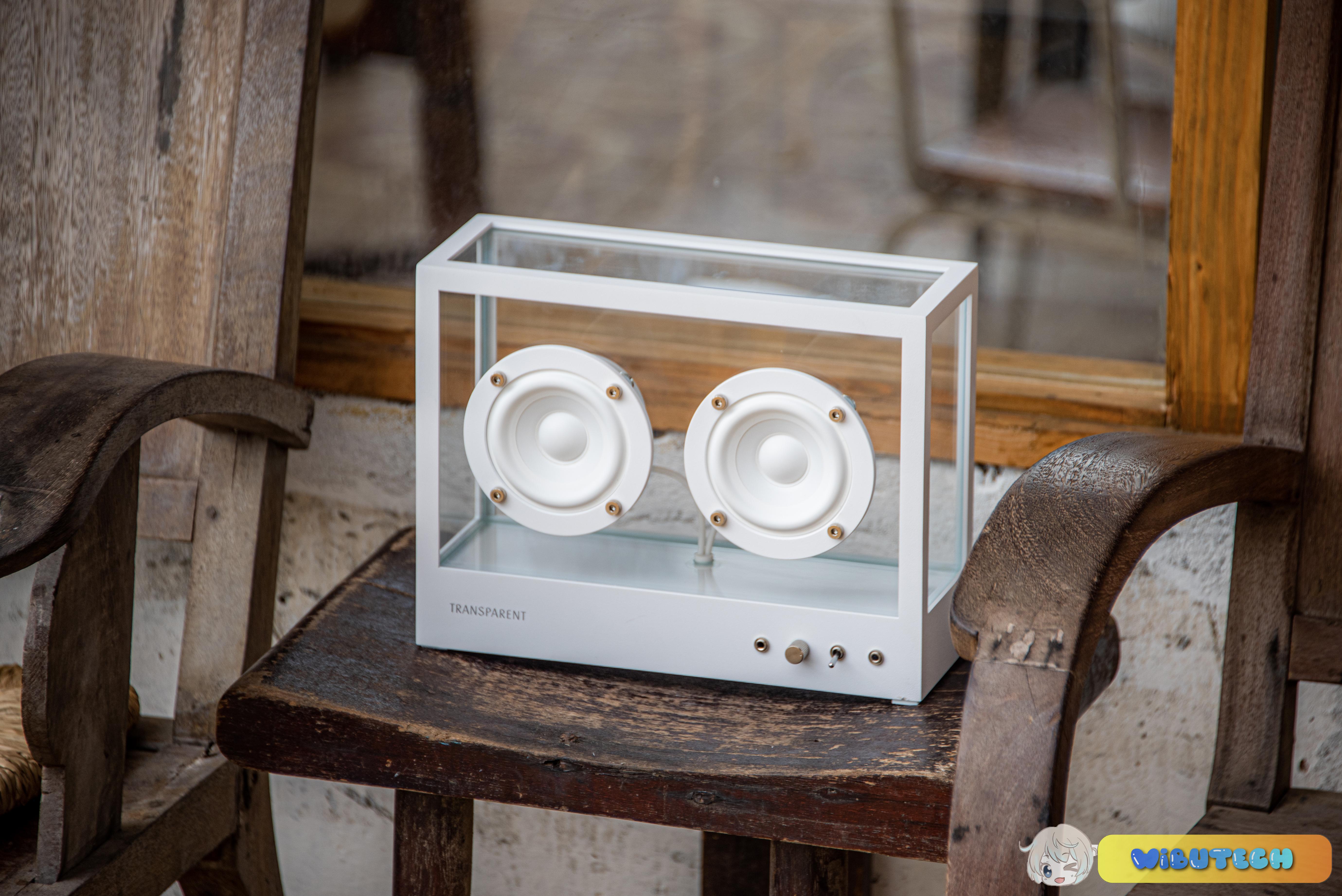 Trên tay Transparent Small Speaker