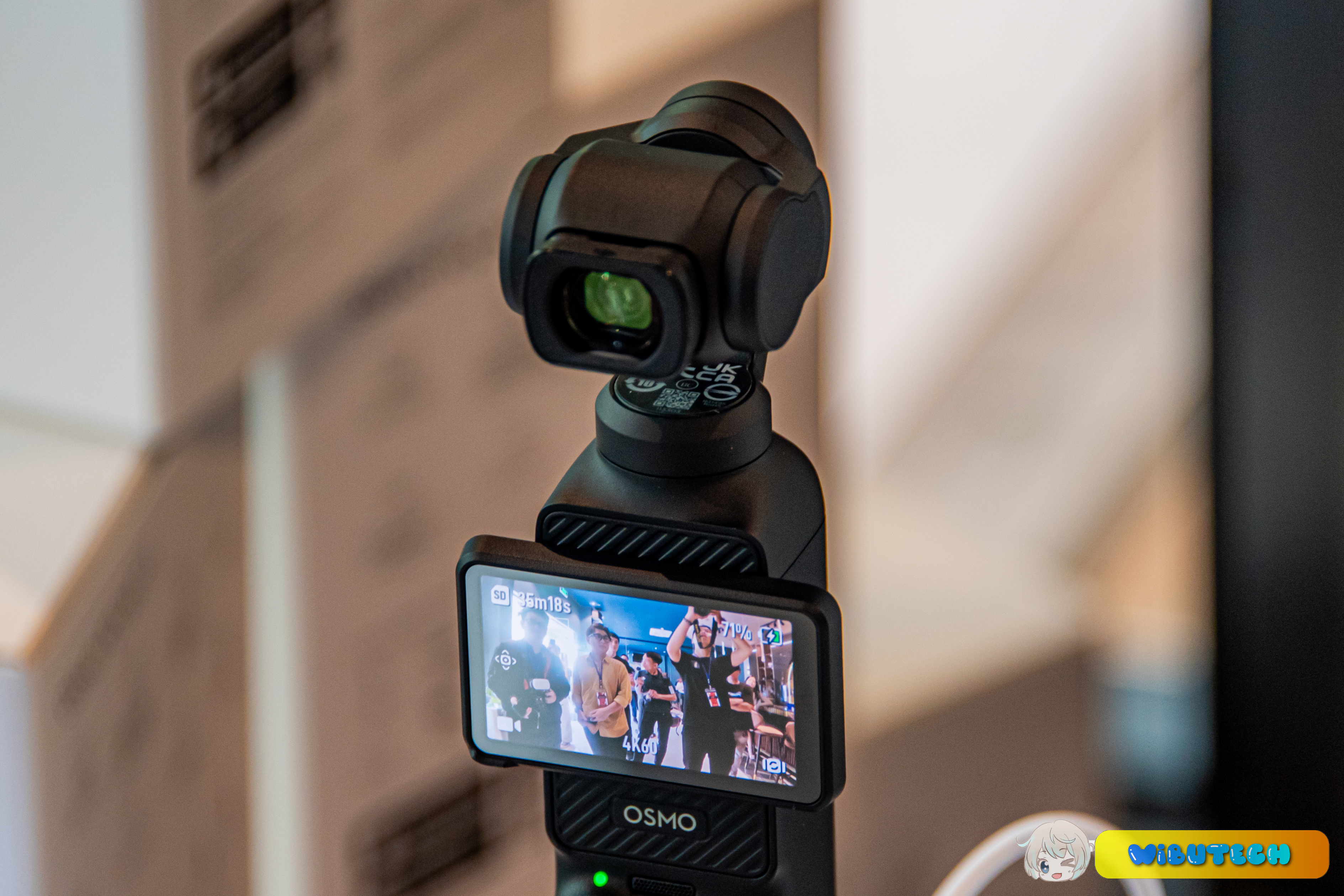 Trên tay DJI Osmo Pocket 3