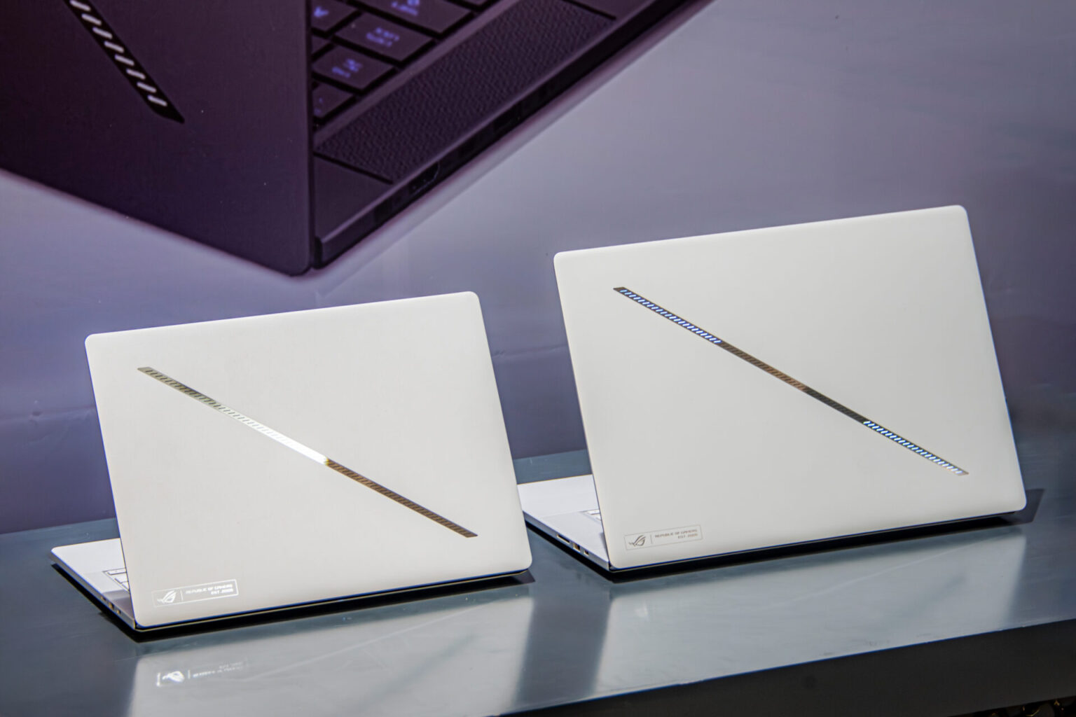 ROG Zephyrus G14/ G16 – Bộ đôi laptop gaming ROG Nebula OLED mạnh nhất thế giới