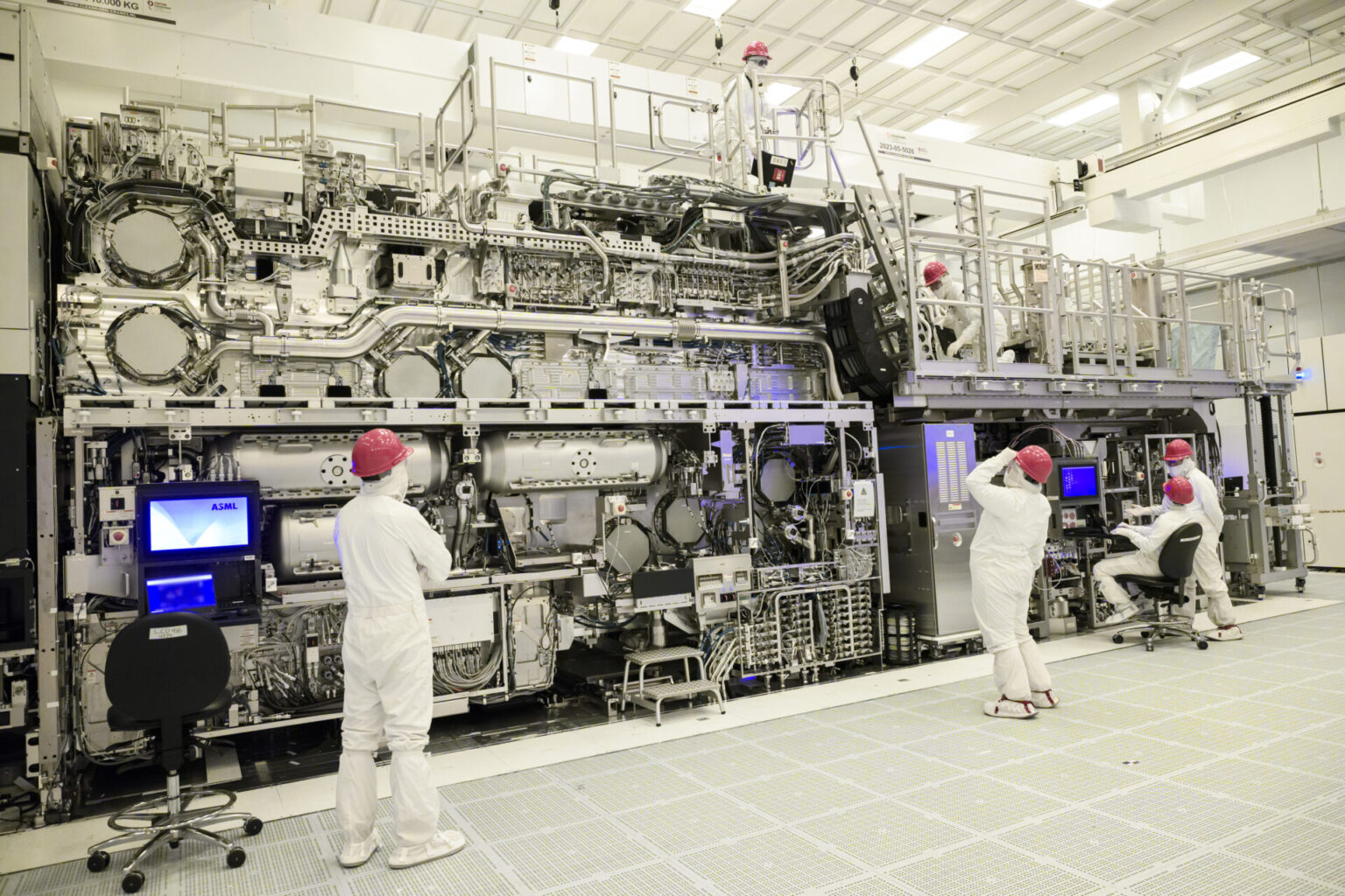 Intel Mở Ra Kỷ Nguyên Mới Trong Sản Xuất Chip Với Công Nghệ High NA EUV