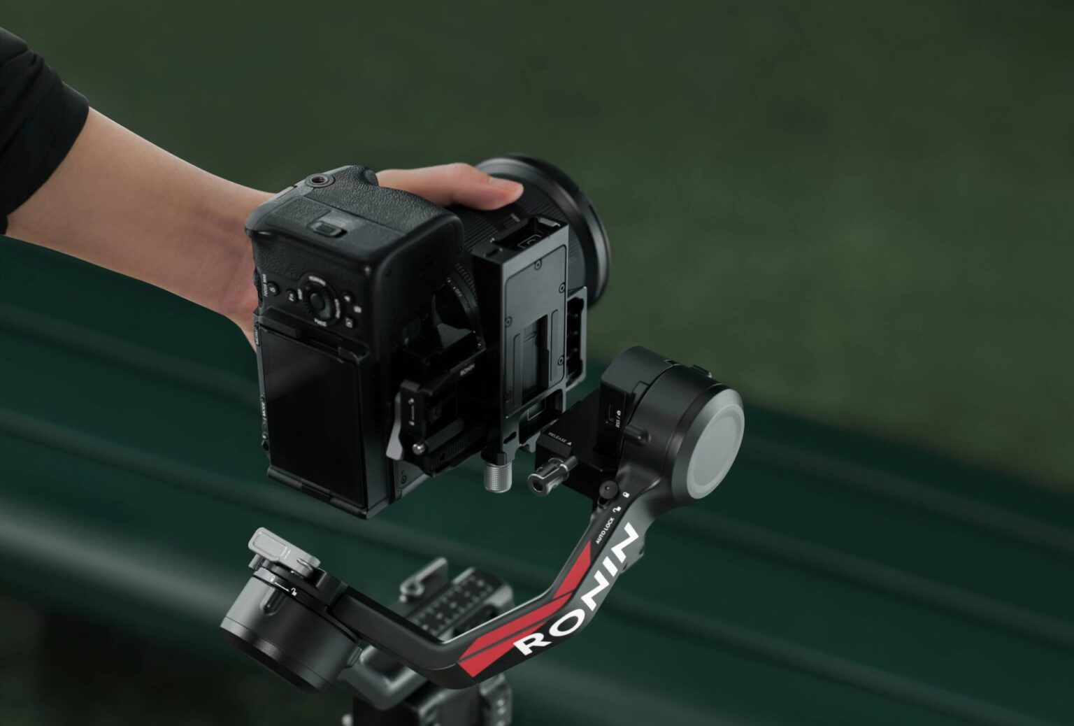 DJI Ronin 4: Ra mắt Gimbal thế hệ mới, giải pháp lấy nét chuyên nghiệp, thời lượng pin kéo dài